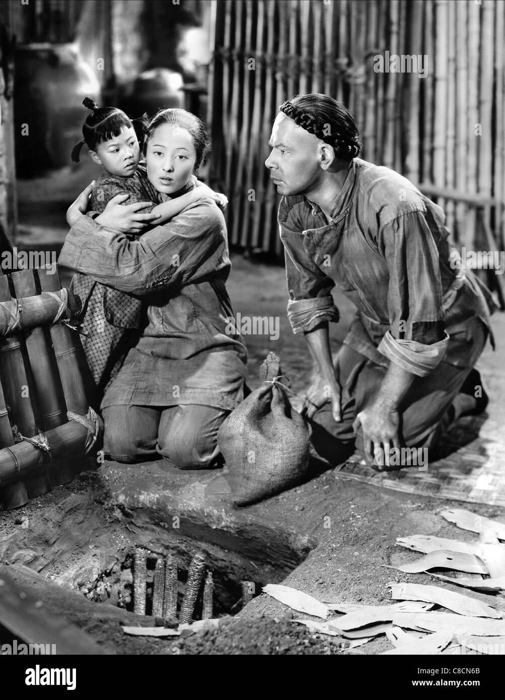 LUISE RAINER, PAUL MUNI, THE GOOD EARTH, 1937 Stock Photo - Alamy
