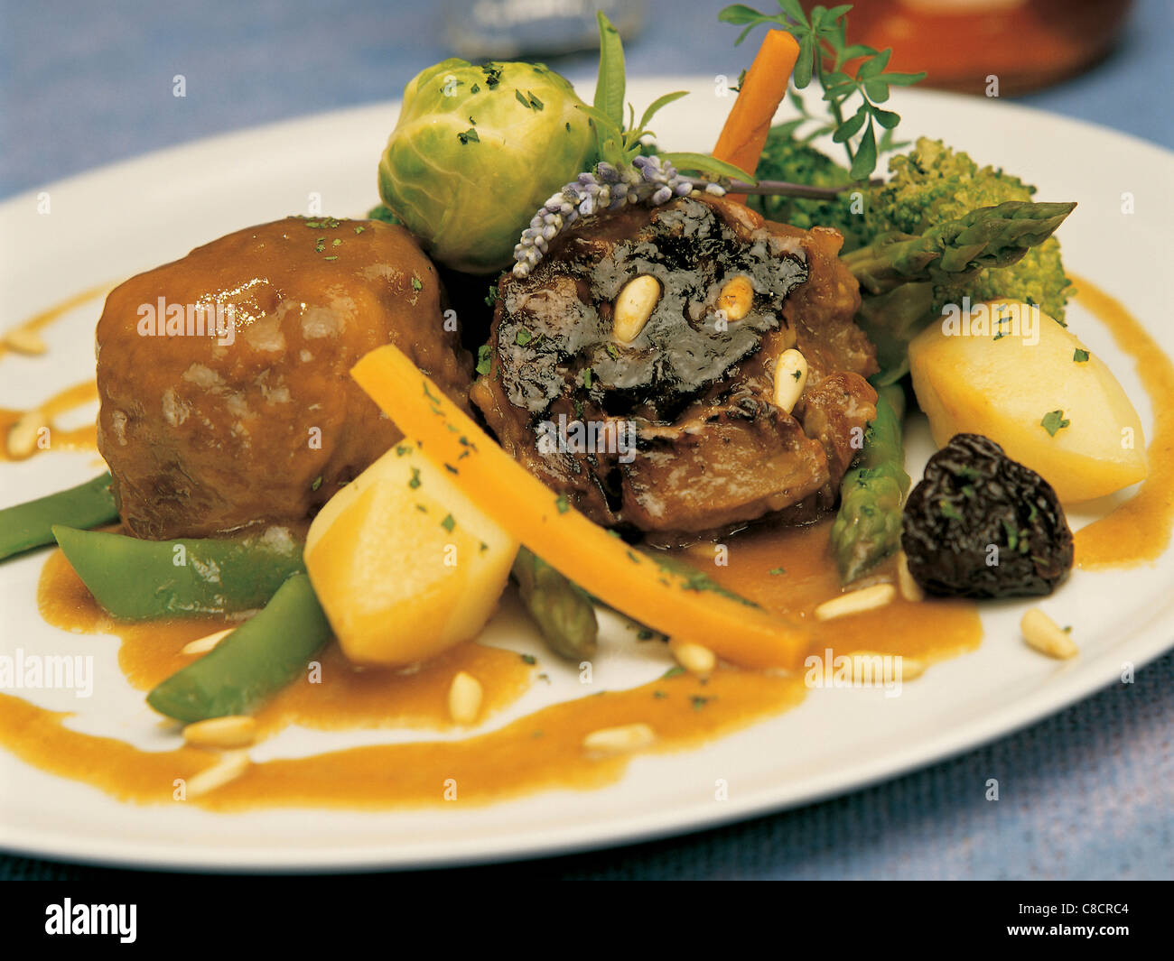 Oxtail with vegetables Stock Photo Alamy