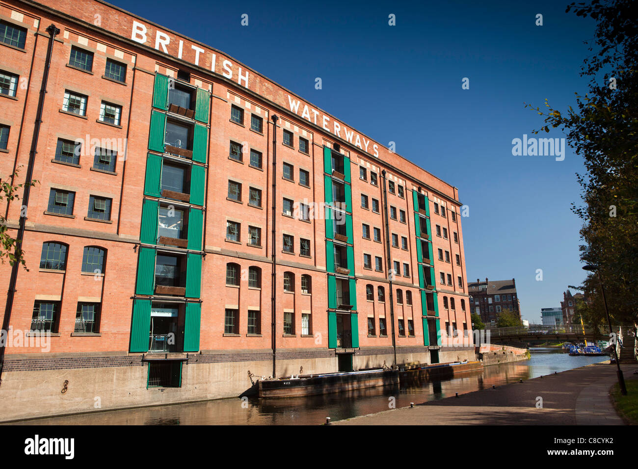 UK, Nottinghamshire, Nottingham, Old British Waterways warehouse beside Beeston Canal Stock Photo