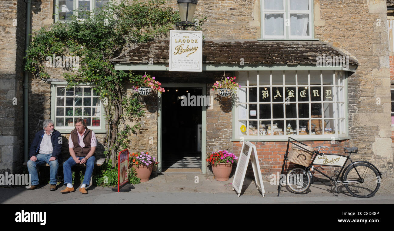THE BAKERY IN THE PICURESQUE VILLAGE OF LACOCK, WILTSHIRE, WHERE HARRY POTTER WAS FILMED Stock Photo