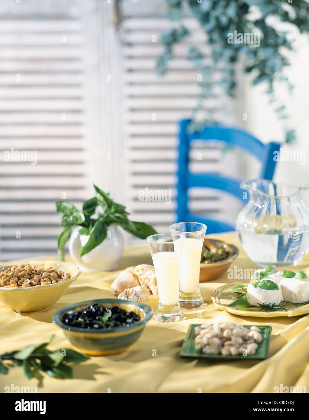 Table of drinks party hi-res stock photography and images - Alamy