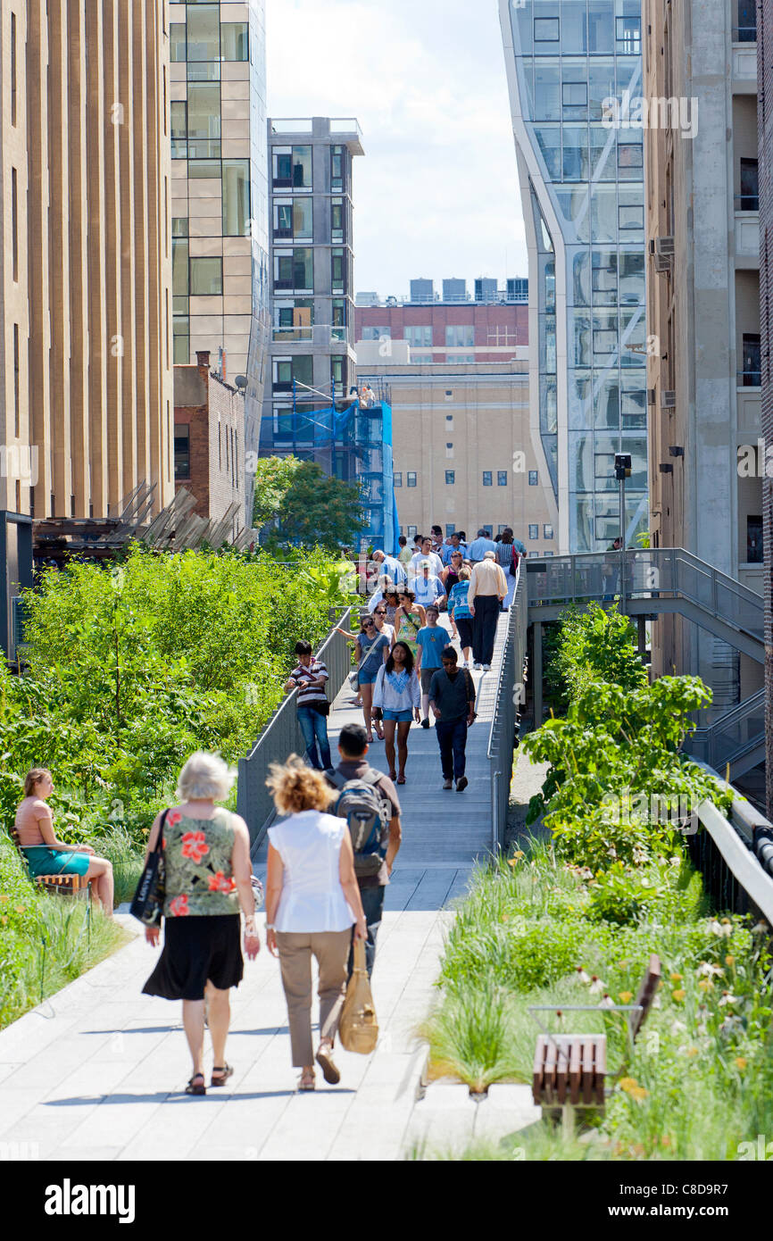 People walking and enjoying The New York City High Line Park Stock ...