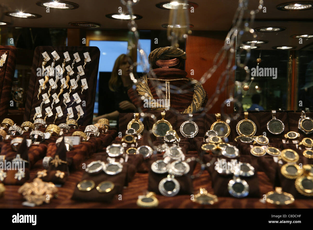 Jewellery shop at the Ponte Vecchio in Florence, Italy Stock Photo - Alamy