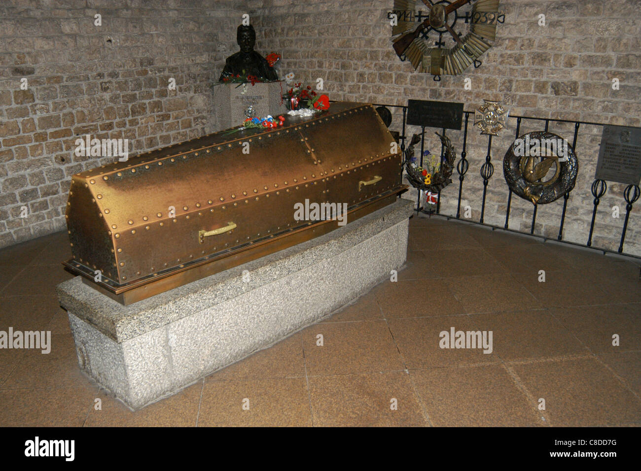 Tomb of Polish statesman Jozef Pilsudski in the Crypt of the Wawel Cathedral in Krakow, Poland. Stock Photo