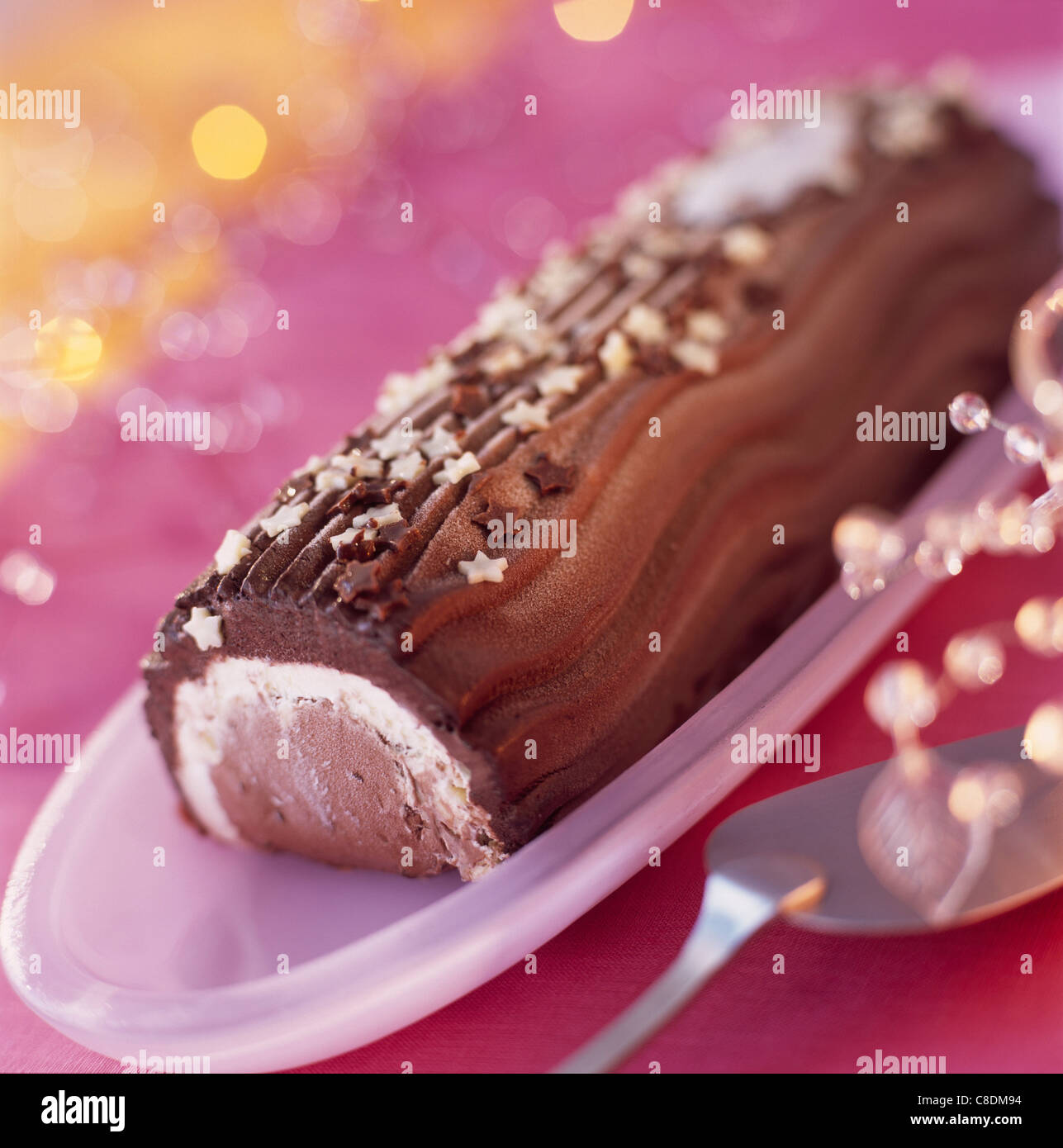 Chocolate and vanilla ice cream log cake Stock Photo Alamy