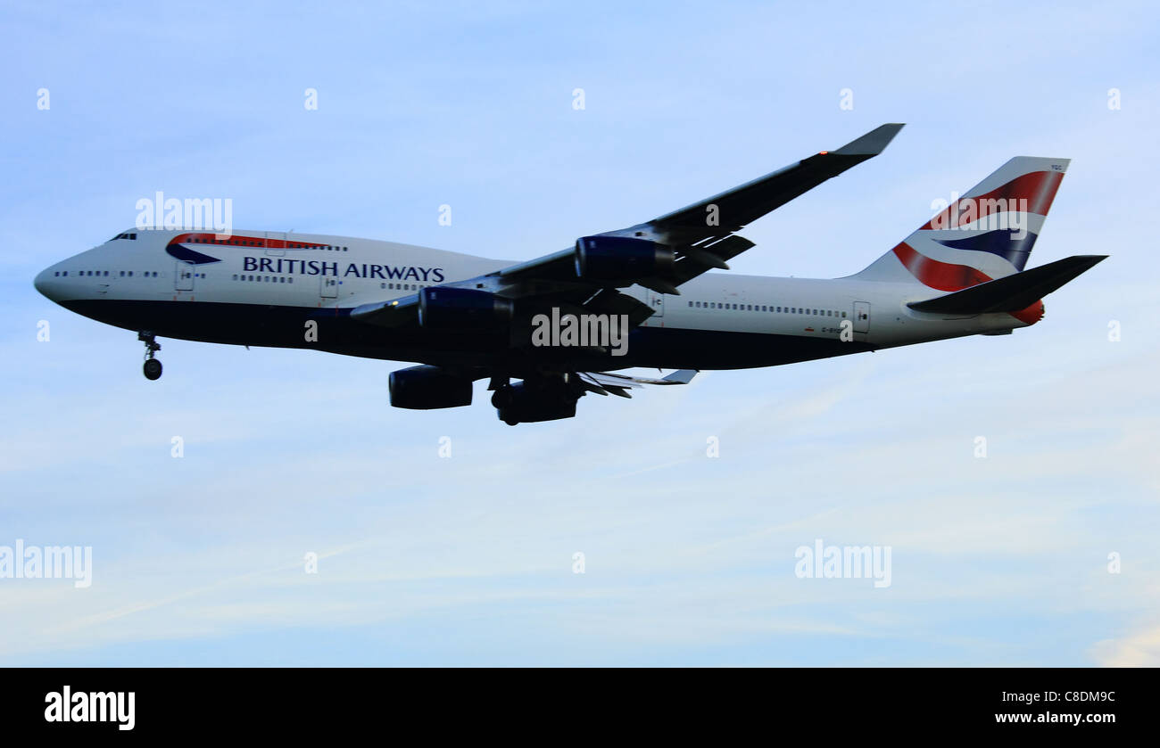 British Airways plane coming in to land at Heathrow airport Stock Photo