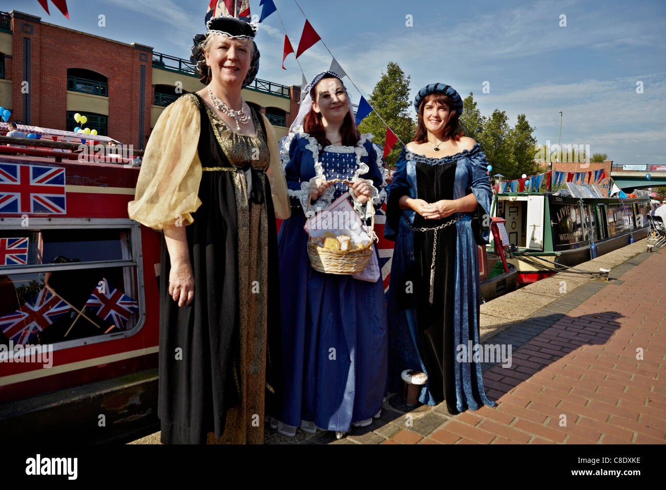 England Traditional Clothing For Women