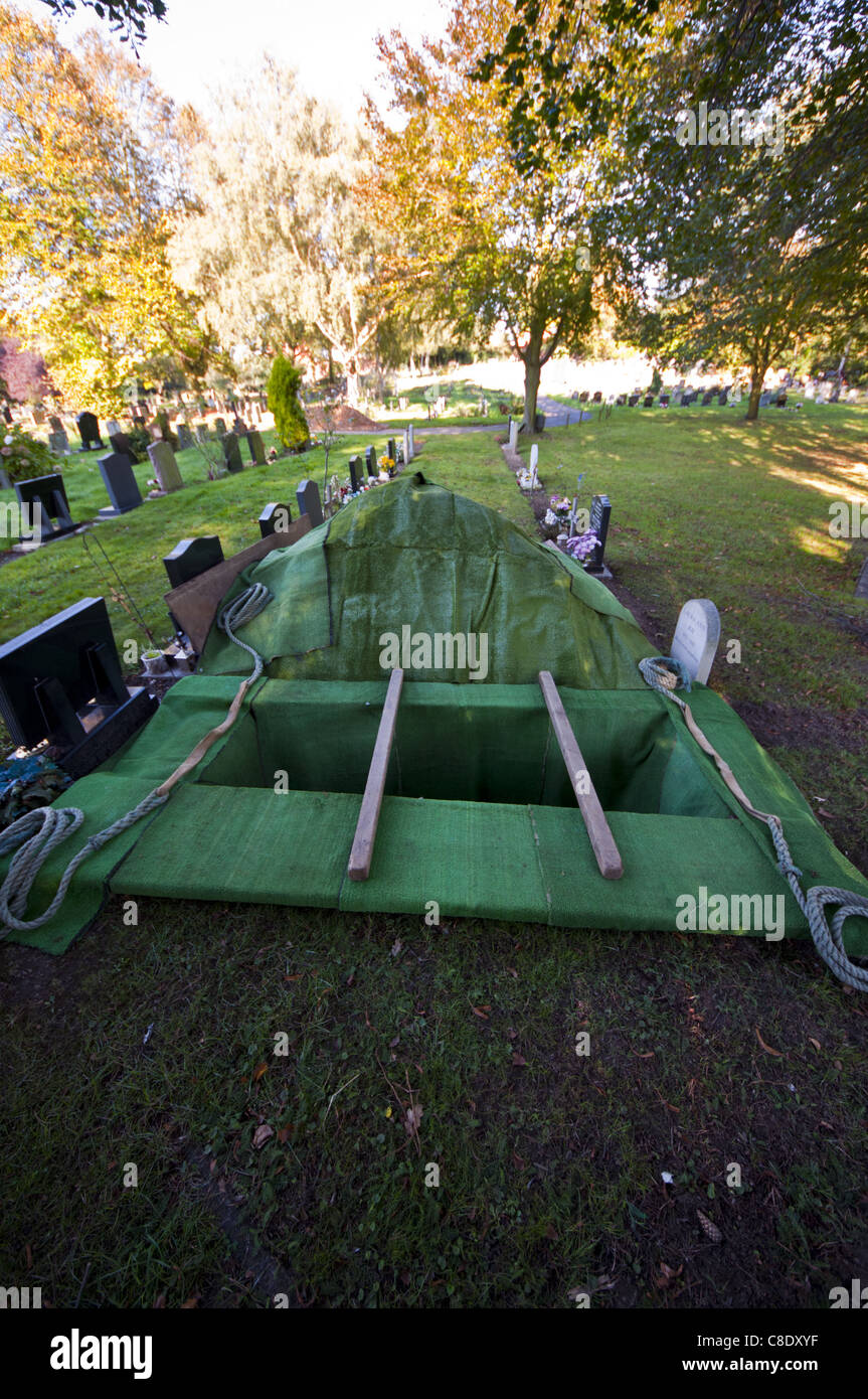 Dug grave hires stock photography and images Alamy