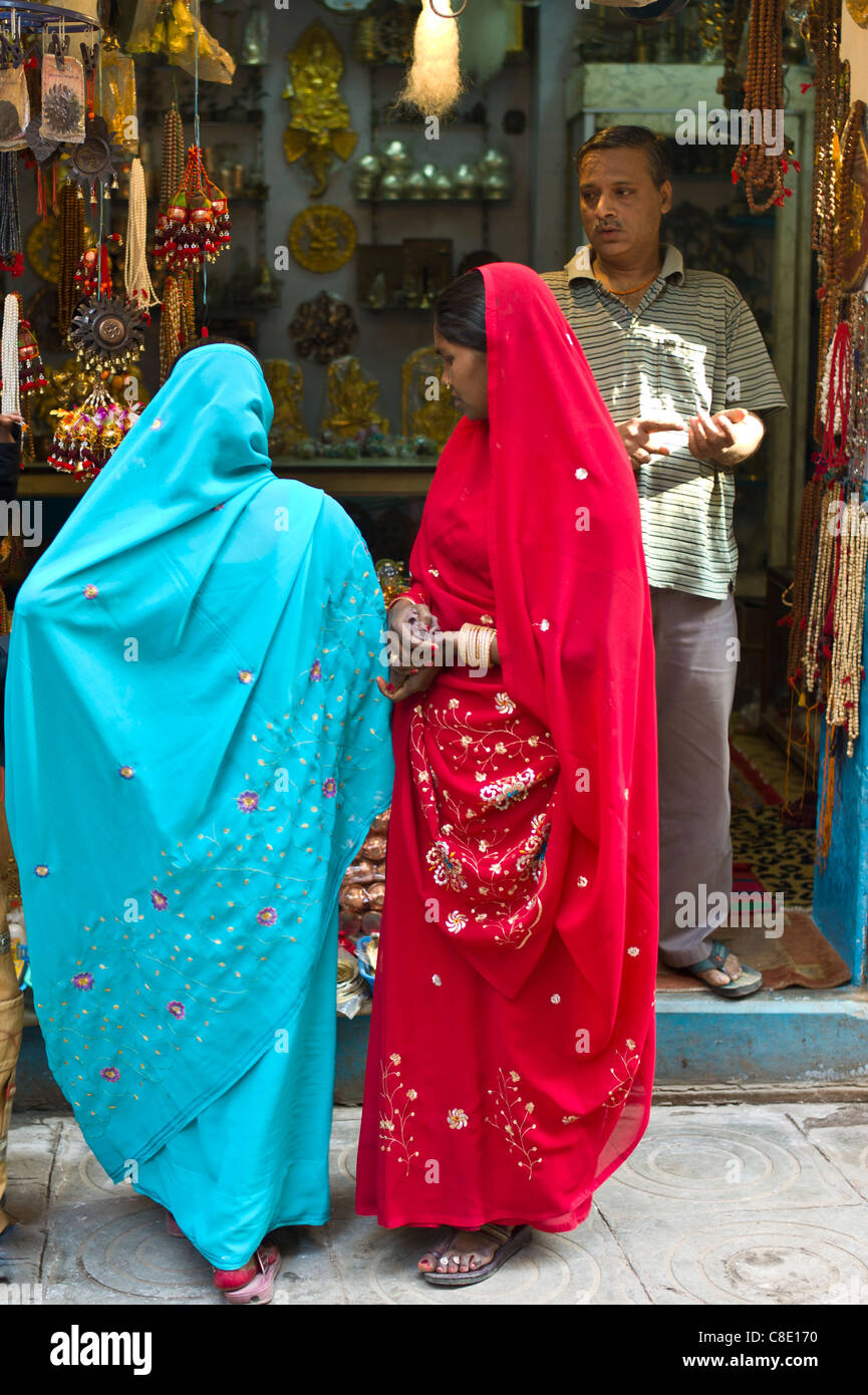 Indian women looking in shop window of jewellery shop in the city of Varanasi, Benares, Northern India Stock Photo