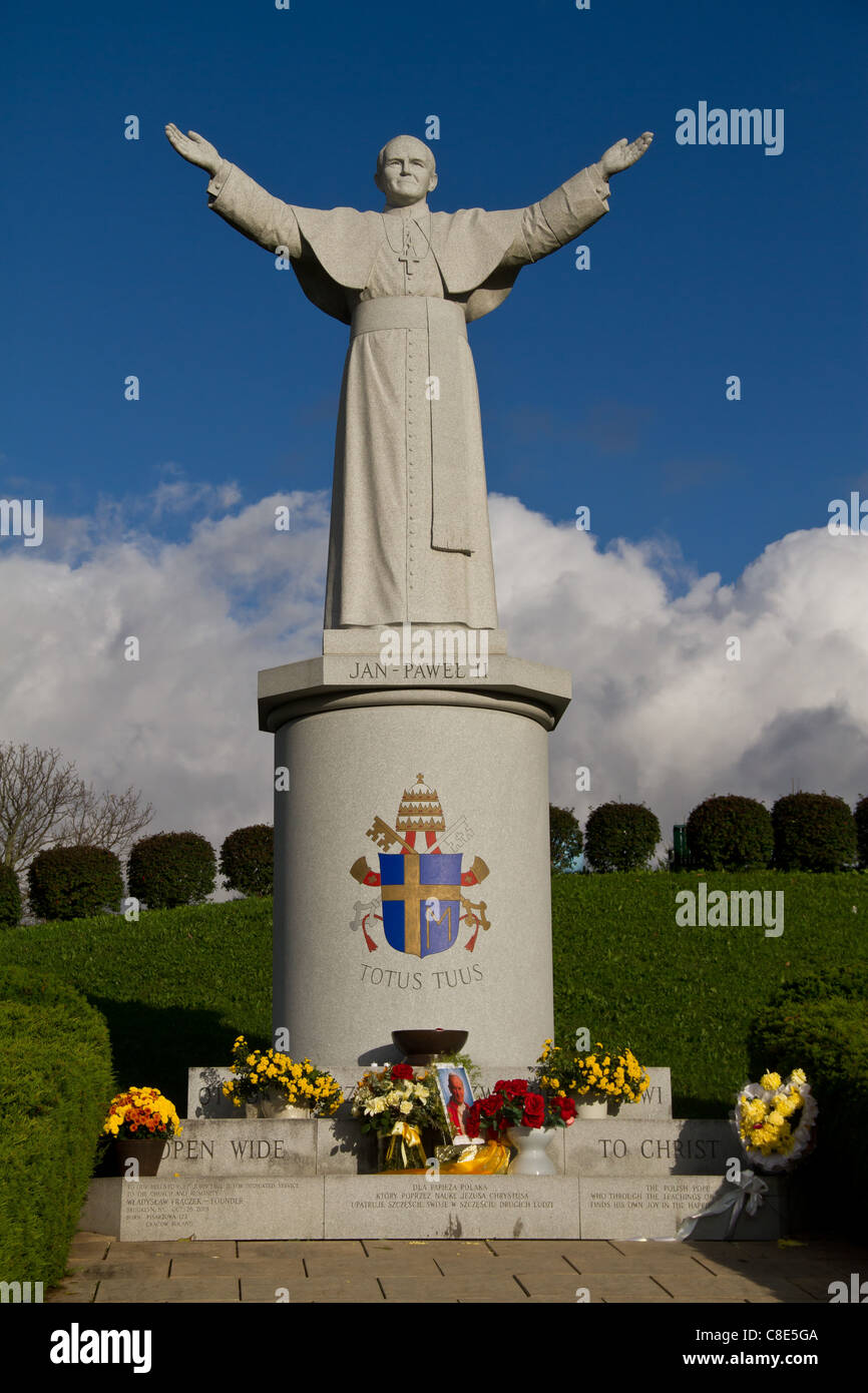 Statue of Pope John Paul II at Our Lady of Czestochowa in Doylestown ...