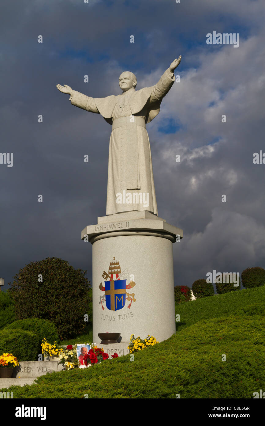 Statue of Pope John Paul II at Our Lady of Czestochowa in Doylestown ...