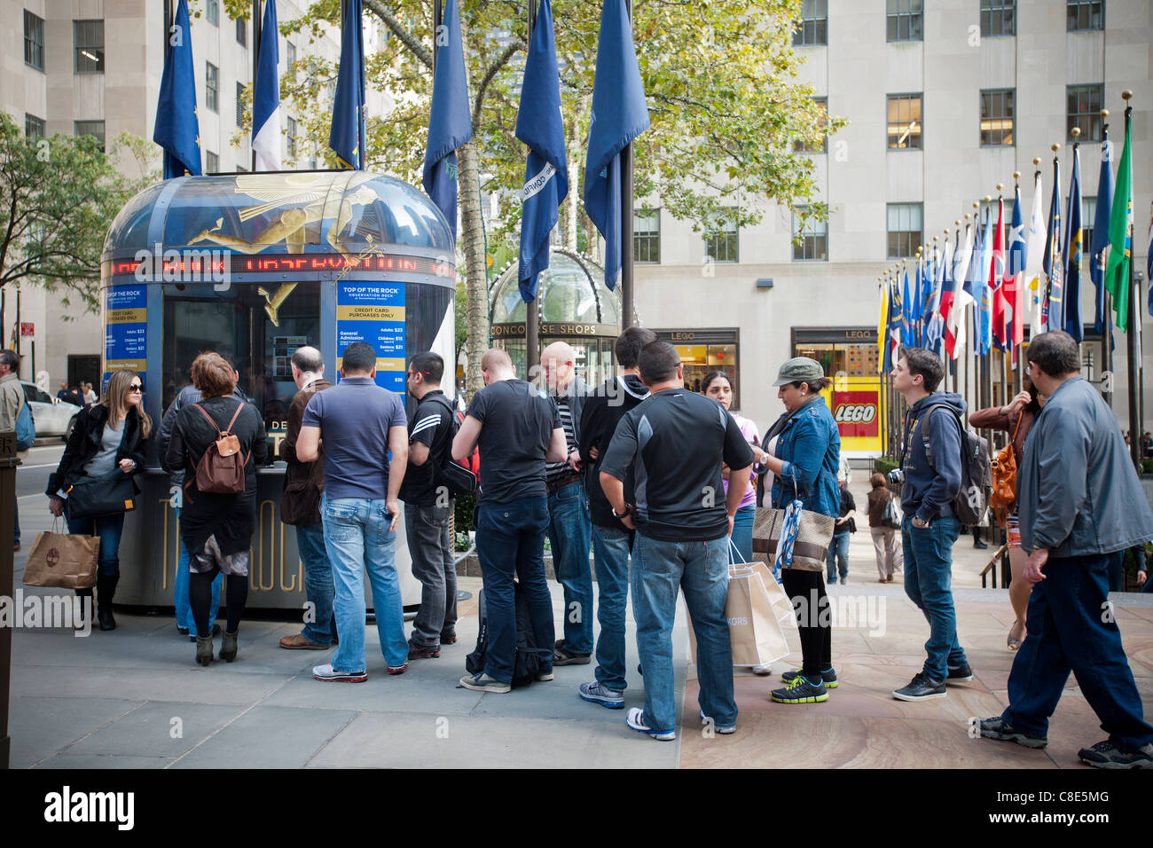 Rockefeller center plaza hires stock photography and images Alamy