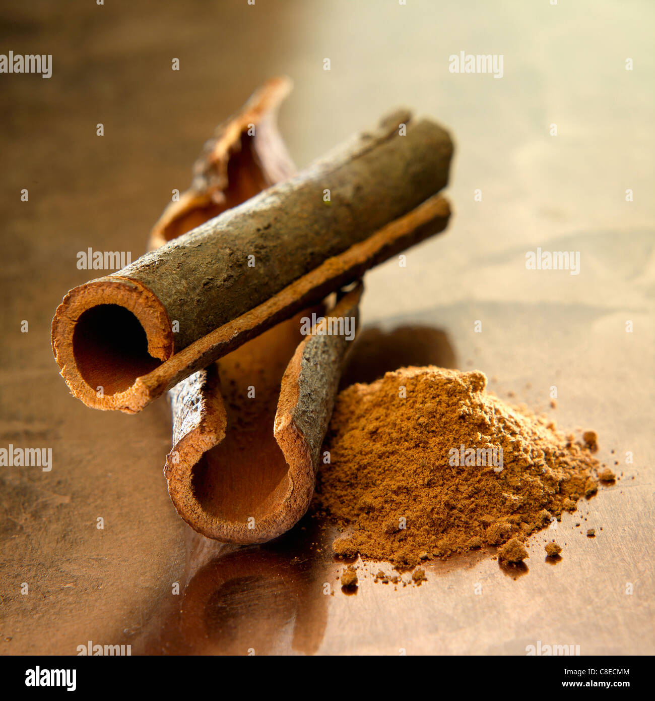 Chinese cinnamon sticks and powder Stock Photo