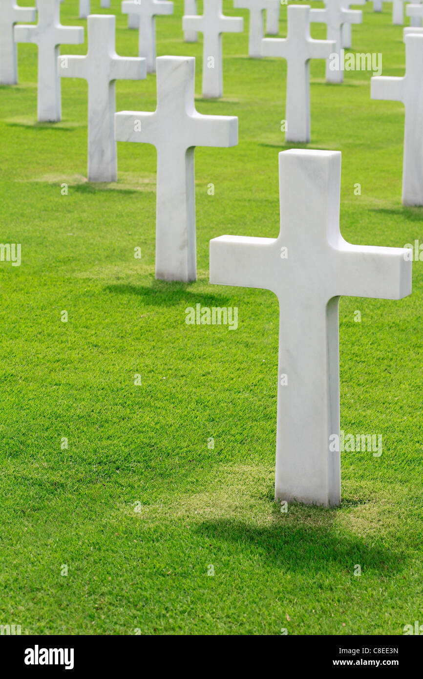 White crosses in american cemetery hi-res stock photography and images ...