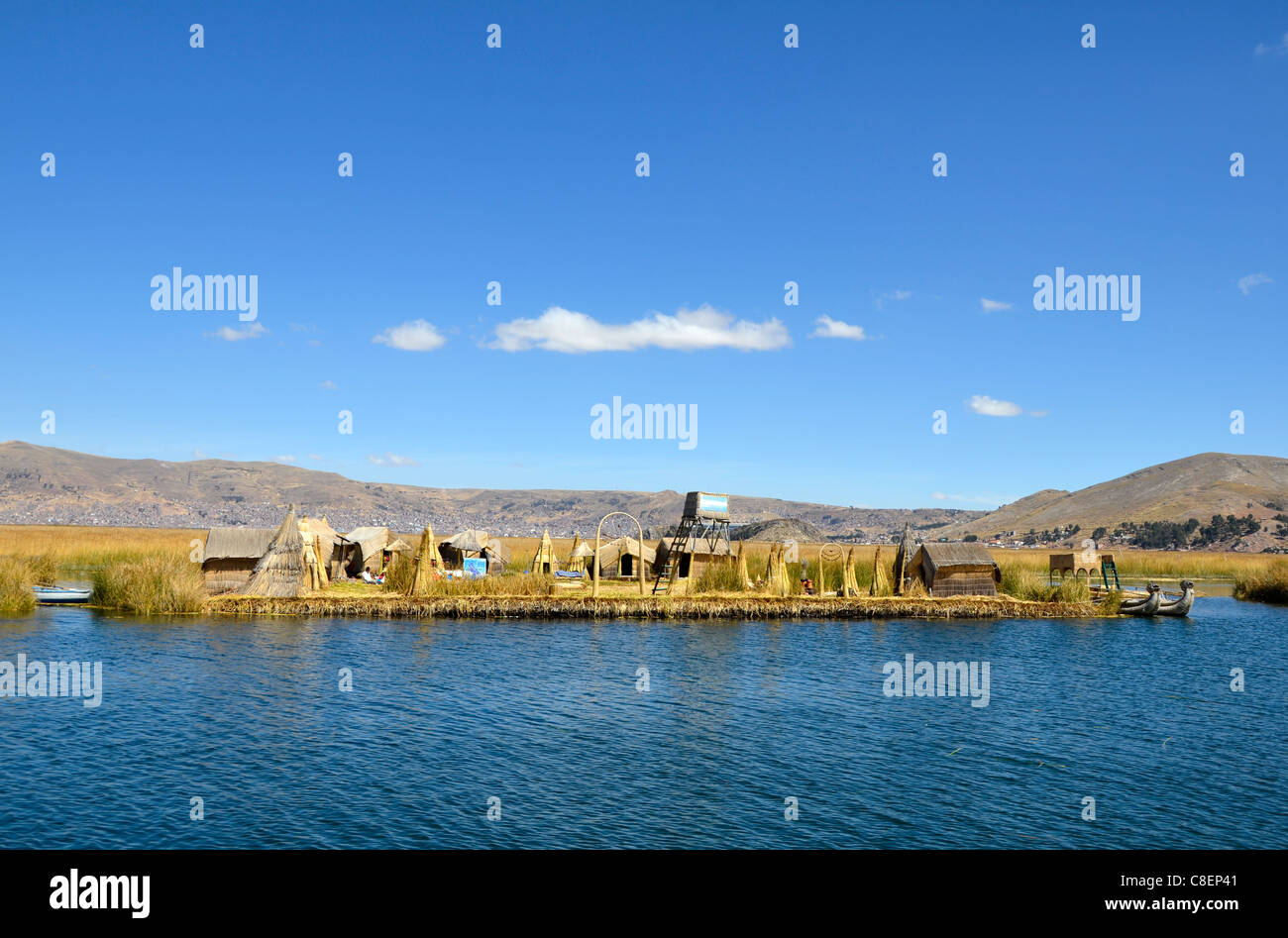 Uros reed hut on floating island hi-res stock photography and images ...