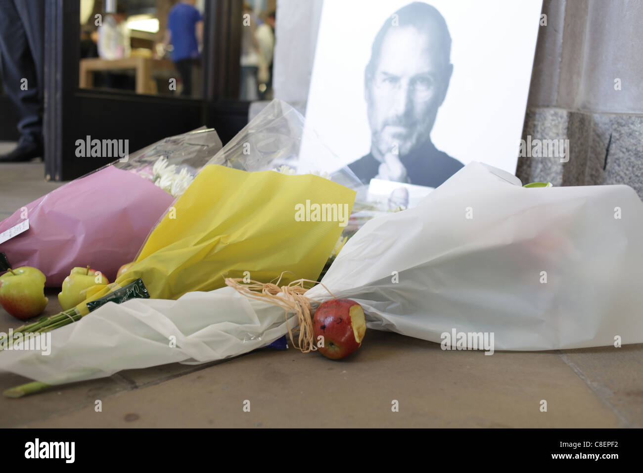 Steve Jobs memorial outside Apple's Covent Garden store in London. Stock Photo