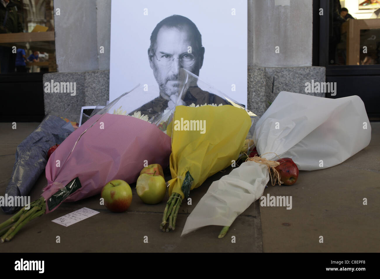 Steve Jobs memorial outside Apple's Covent Garden store in London. Stock Photo