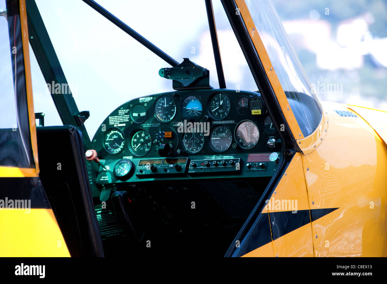 Twin otter float plane hi-res stock photography and images - Alamy