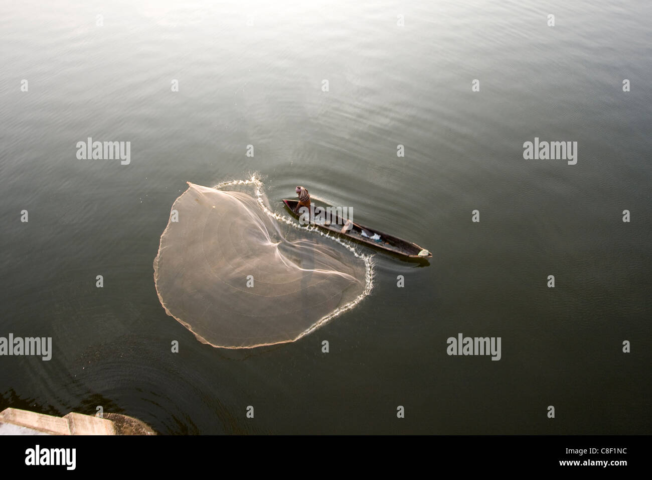 Thrownet fishing, Ashtamudi Lake, Kollam, Kerala, India Stock Photo