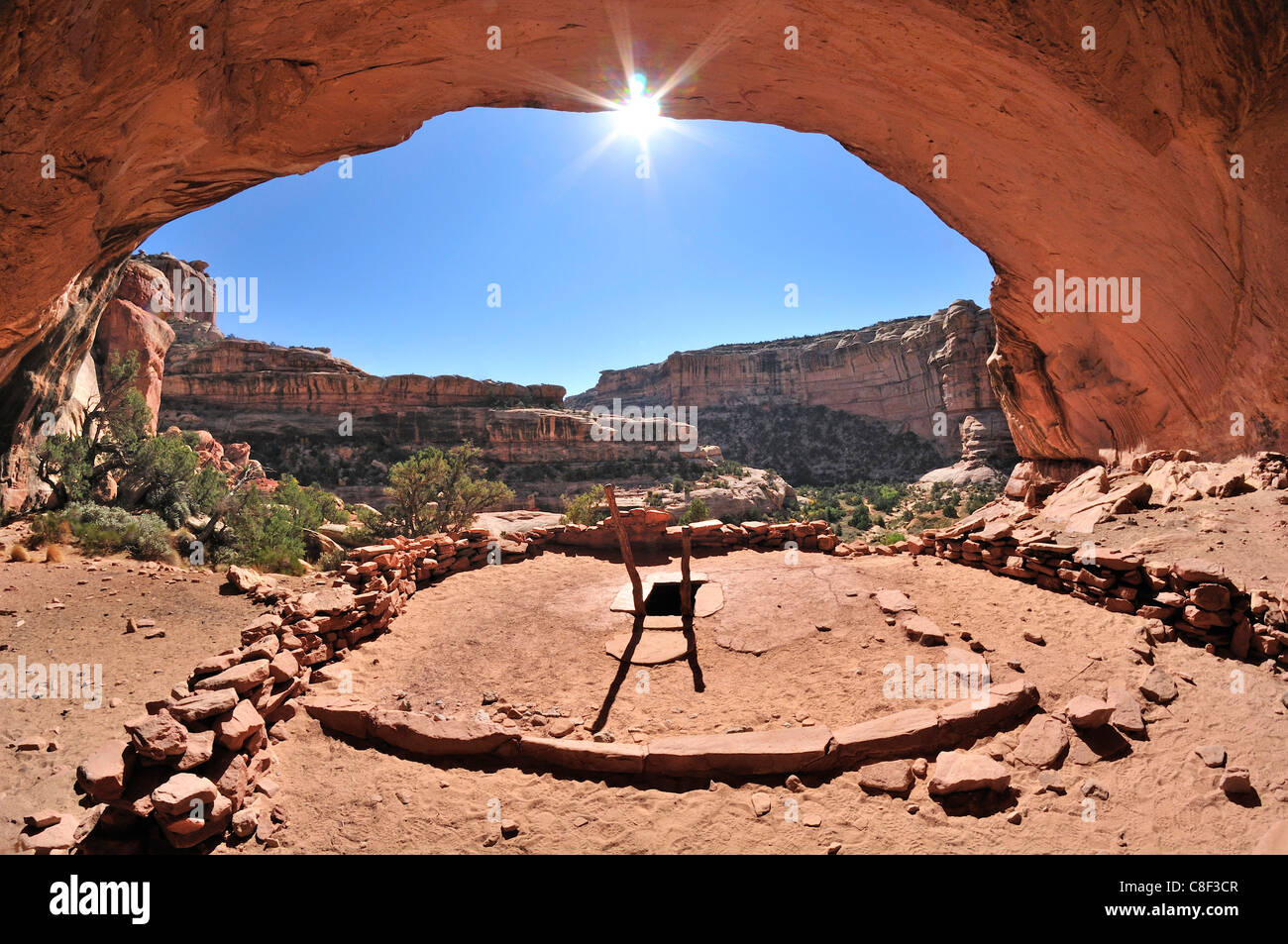 Anasazi, Cliff dwellings, Perfect Kiva, ruin, Bullet Canyon, Grand Gulch Primitive Area, Cedar Mesa, Colorado Plateau, Utah, USA Stock Photo