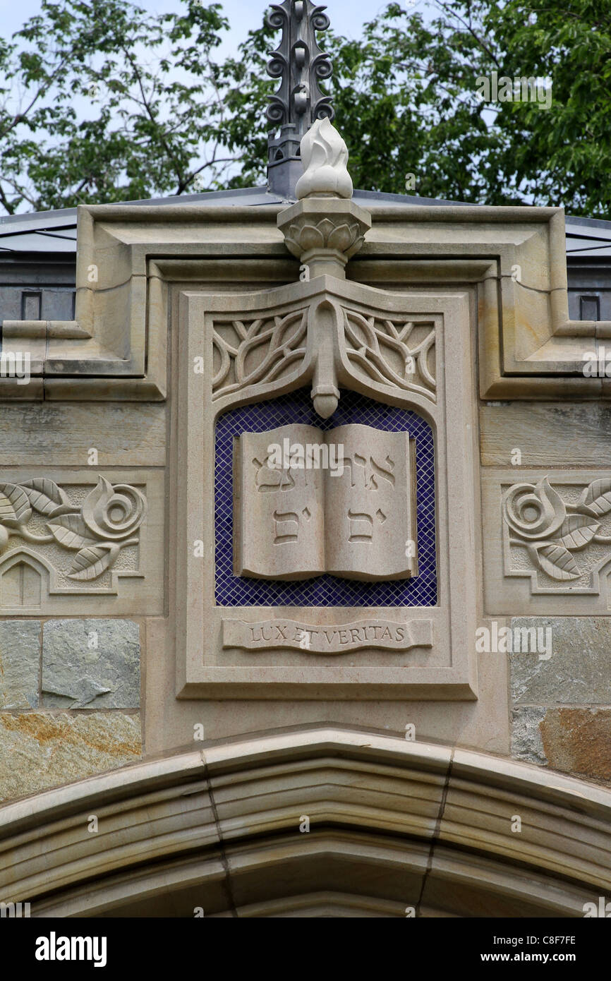 Yale University Coat of Arms with Hebrew motto Stock Photo Alamy