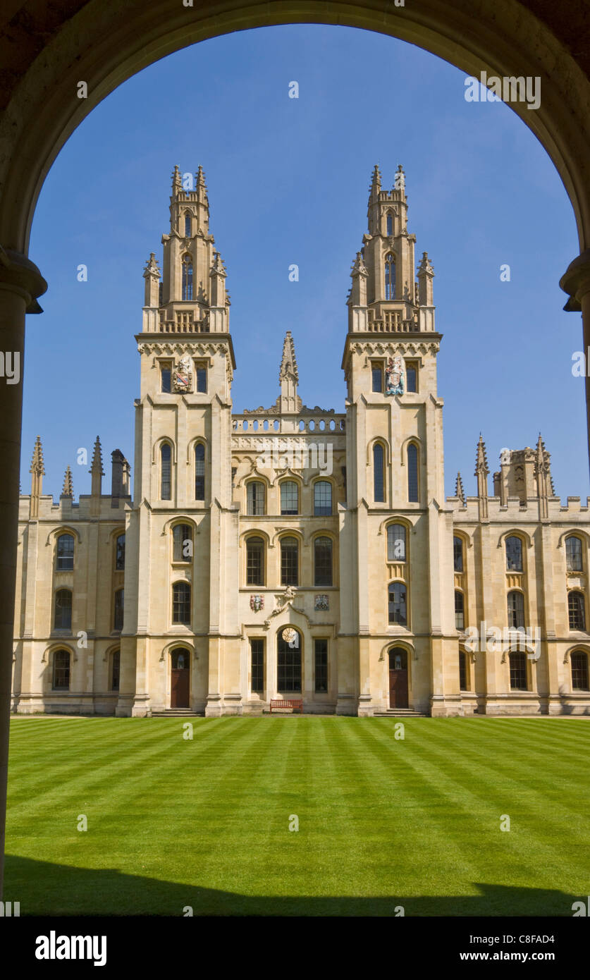 The inner walls and quadrangle of All Souls College, Oxford, Oxfordshire, England, United Kingdom Stock Photo