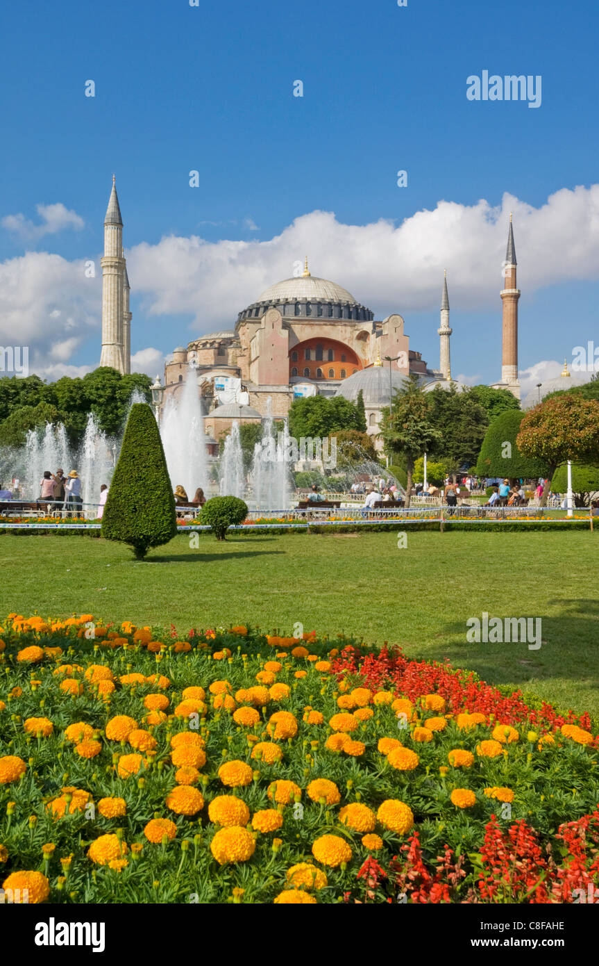 The Haghia Sophia (Aya Sofya, Byzantine monument dating from 532AD, UNESCO World Heritage Site, Sultanahmet, Istanbul, Turkey Stock Photo