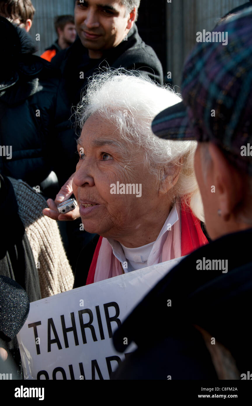 London, UK, 22/10/2011. Dr Nawal El Saadawi , Egyptian writer, doctor, novelist , visits the Occupy London camp at St Paul's on her 80th birthday Stock Photo