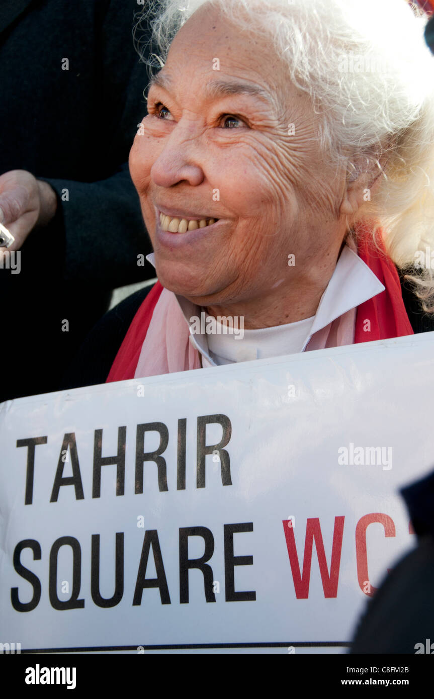 London, UK, 22/10/2011. Dr Nawal El Saadawi , Egyptian writer, doctor, novelist , visits the Occupy London camp at St Paul's on her 80th birthday Stock Photo