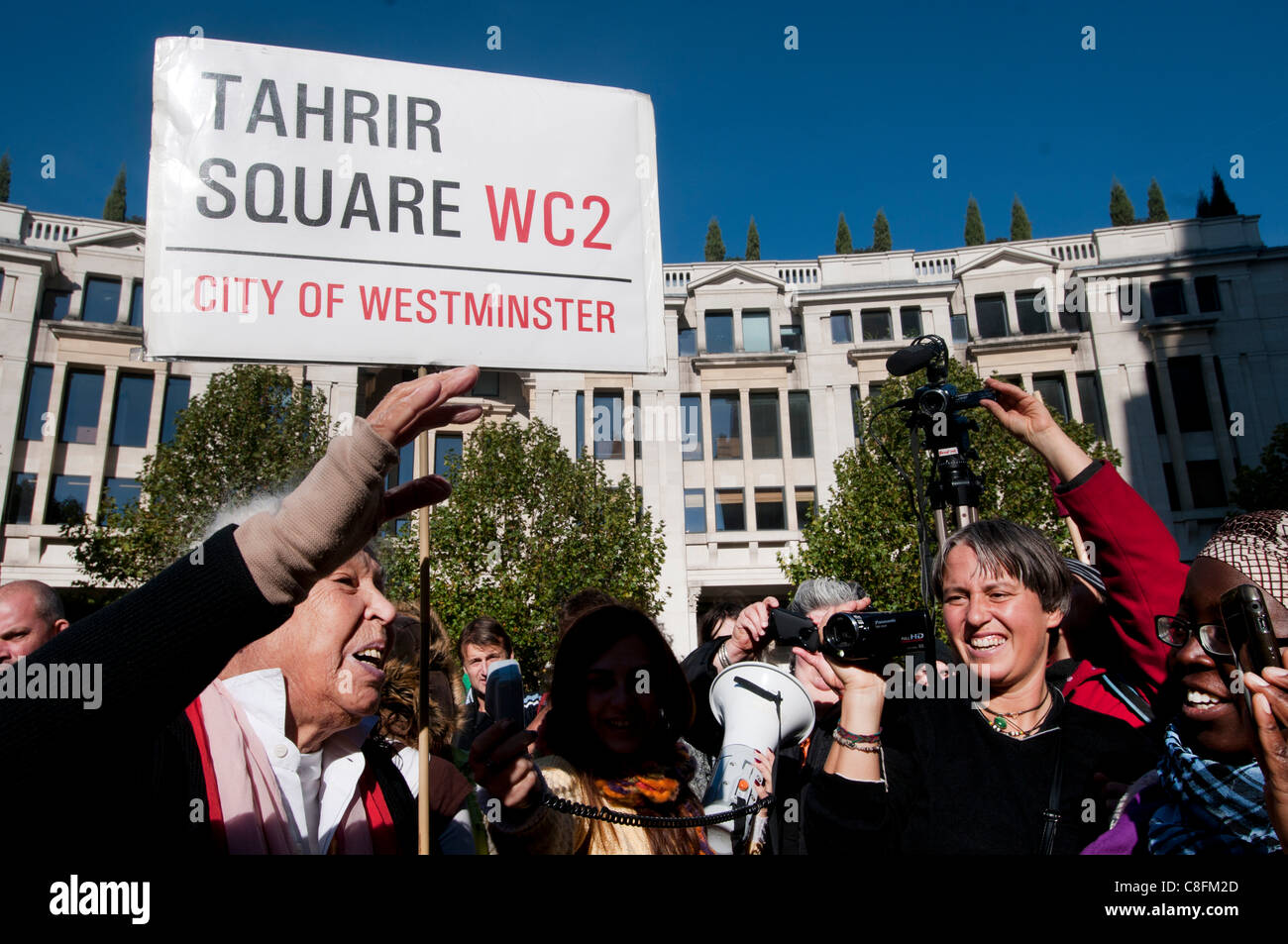 London, UK, 22/10/2011. Dr Nawal El Saadawi , Egyptian writer, doctor, novelist , visits the Occupy London camp at St Paul's on her 80th birthday Stock Photo