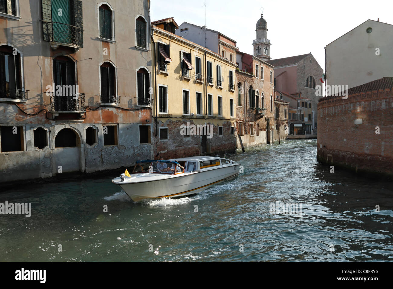 Architecture motor boat hi-res stock photography and images - Alamy