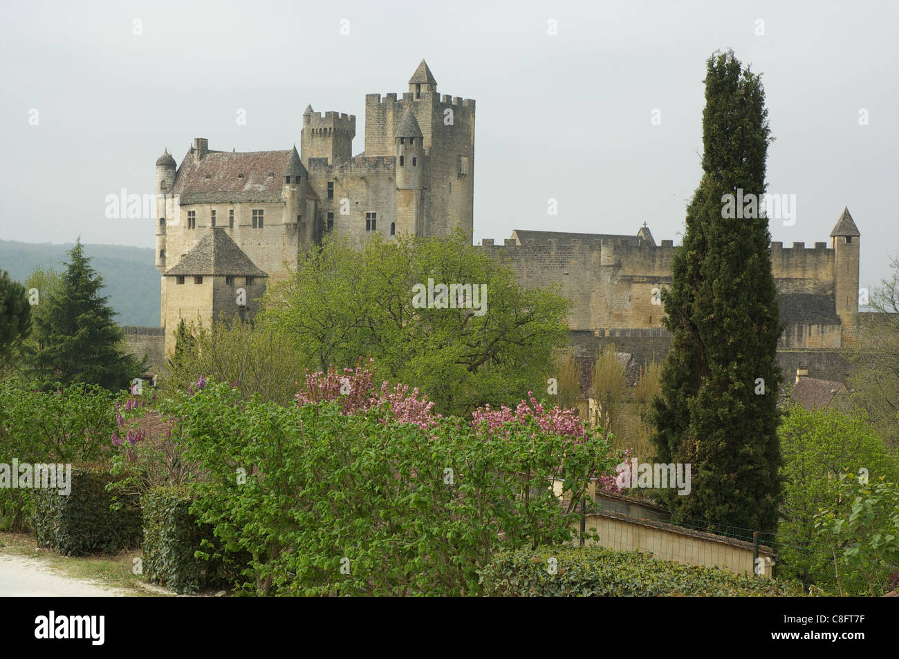 beynac-and-the-castel-perigord-beynac-is-classified-most-fine-village