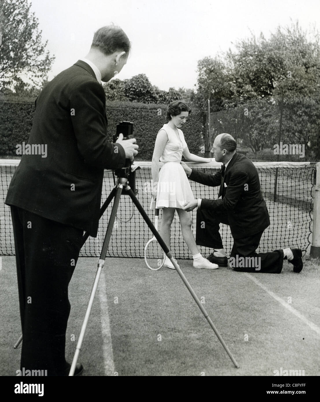 CUTHBERT 'TEDDY'  TINLING (1910-1990) English tennis player and fashion designer with Joy Garroway modelling his designs in 1962 Stock Photo