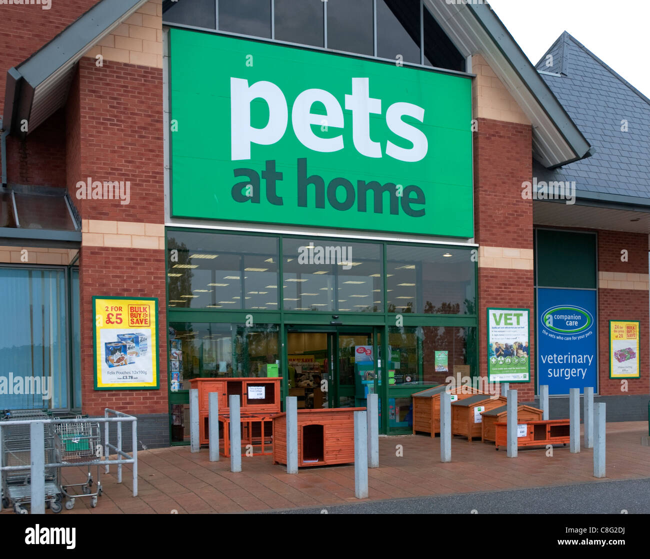 Pets at home vet surgery hires stock photography and images Alamy
