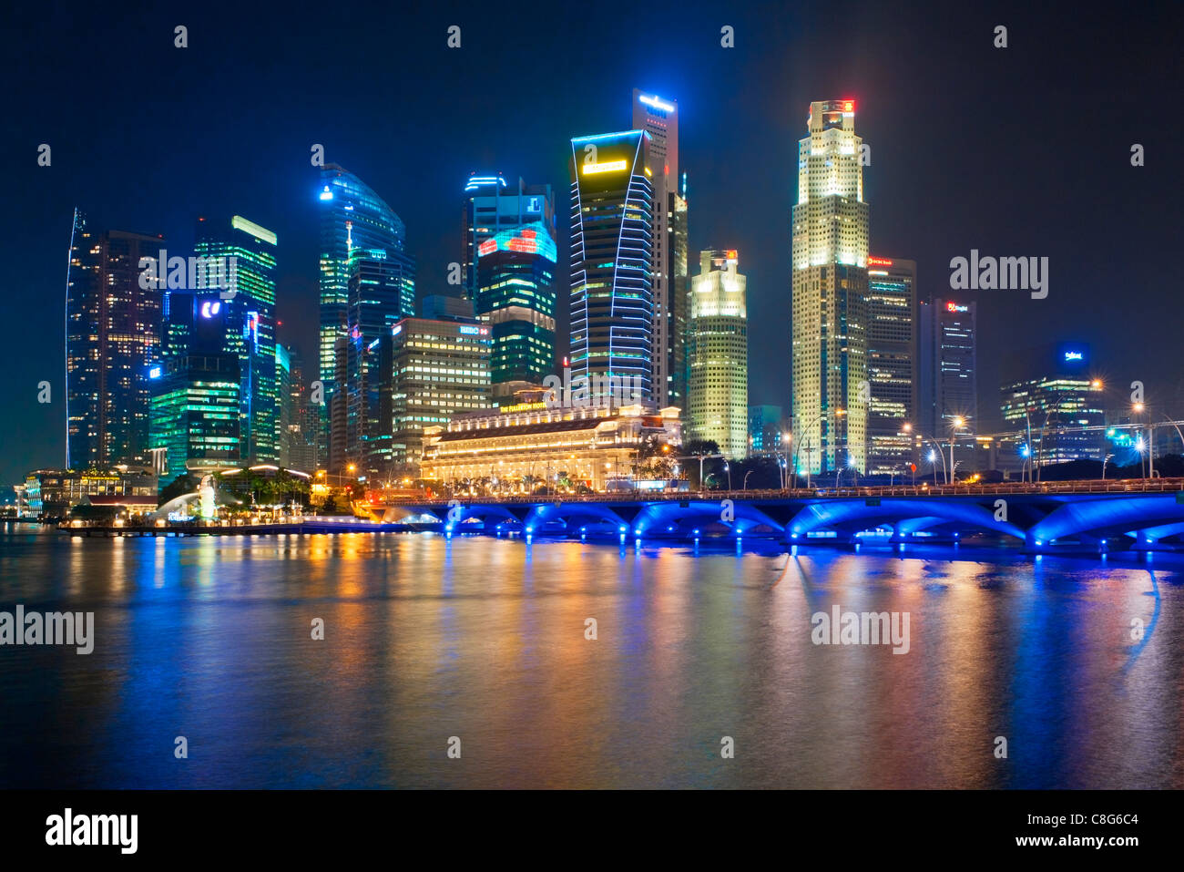 Singapore at night hi-res stock photography and images - Alamy