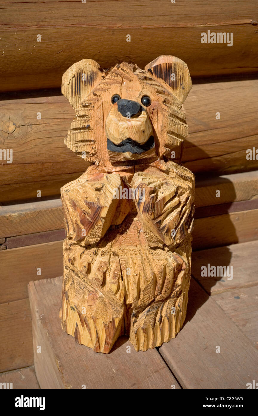 An icon of the New Mexico mountains - a chainsaw carving of a bear ...