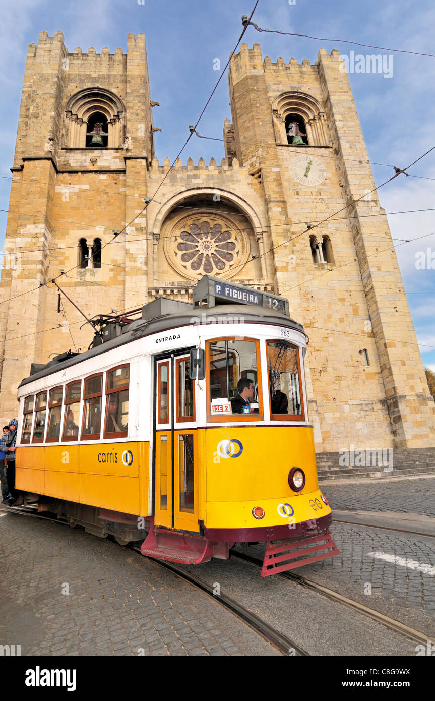 Portugal, Lisbon: Historic tram in front of the romanesque cathedral Sé Catedral in the Alfama Stock Photo