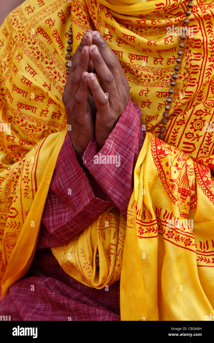 Hindu prayer in Parmath, Rishikesh, Uttarakhand, India Stock Photo