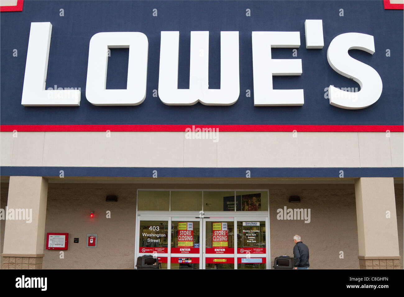 Lowes hardware shop going out of business. Stock Photo