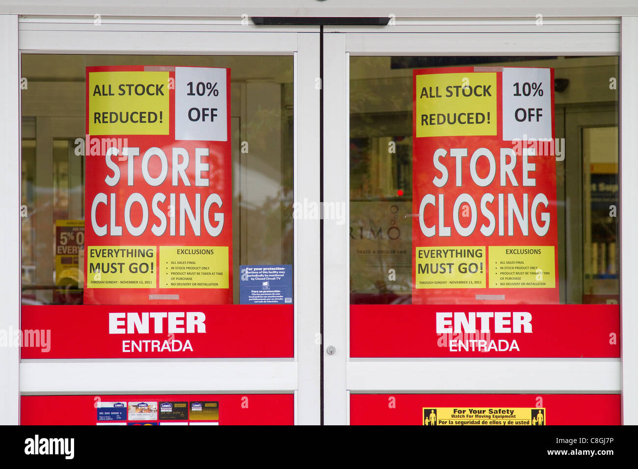 Closing down sale at Lowes hardware shop going out of business. Stock Photo