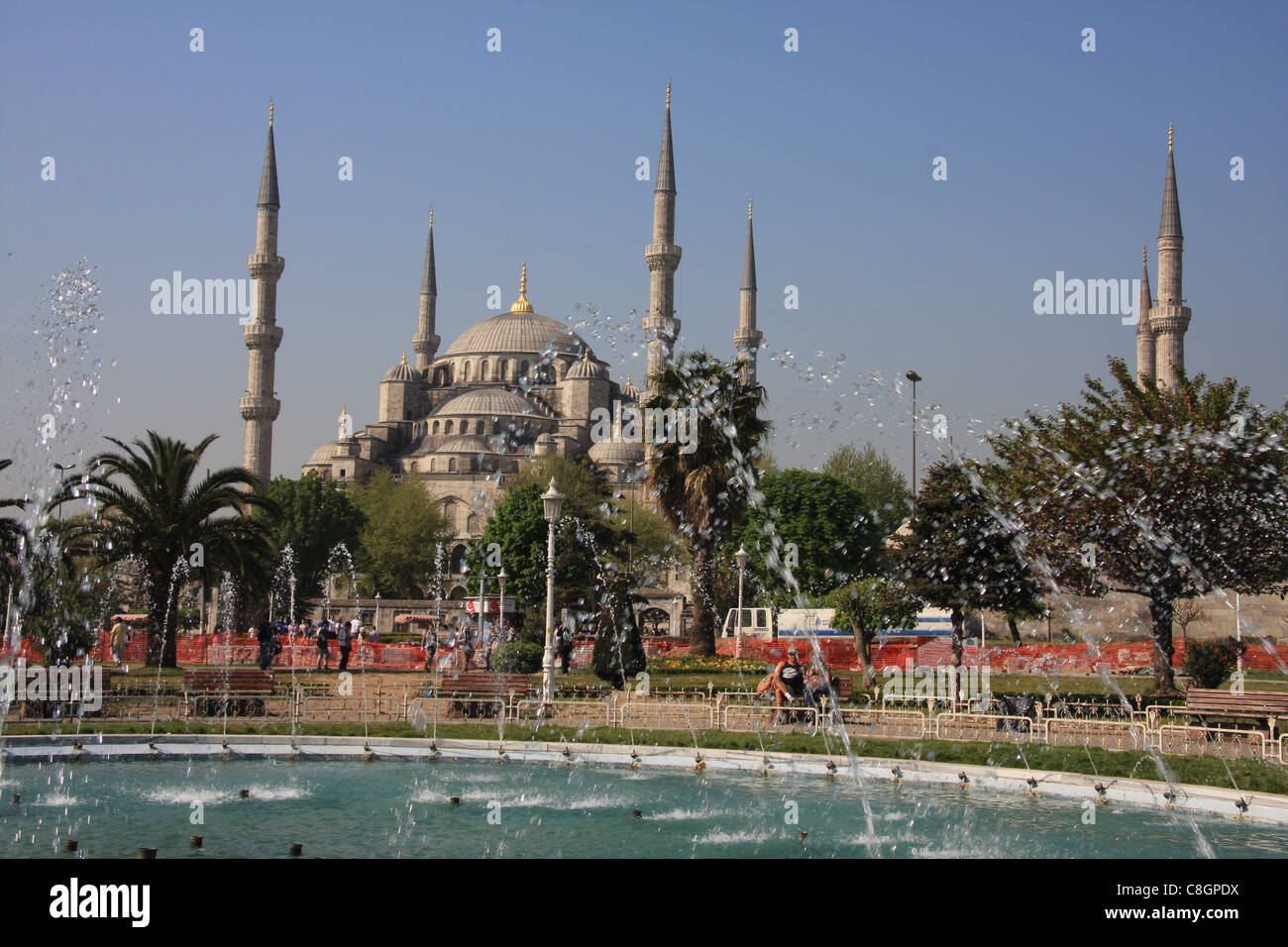 The blue mosque with fountain hi-res stock photography and images - Alamy