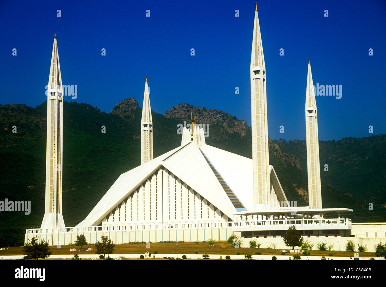 The King Faisal Mosque Islamabad Pakistan, built 1986. Height of minarets 90m. Stock Photo