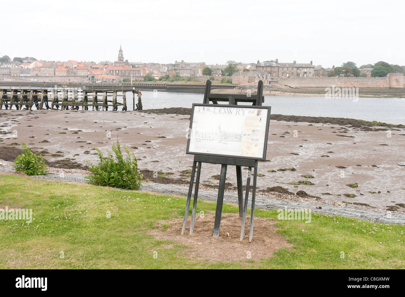 Lowry's Berwick upon Tweed. An easel and a picture of Berwick Harbour Stock Photo