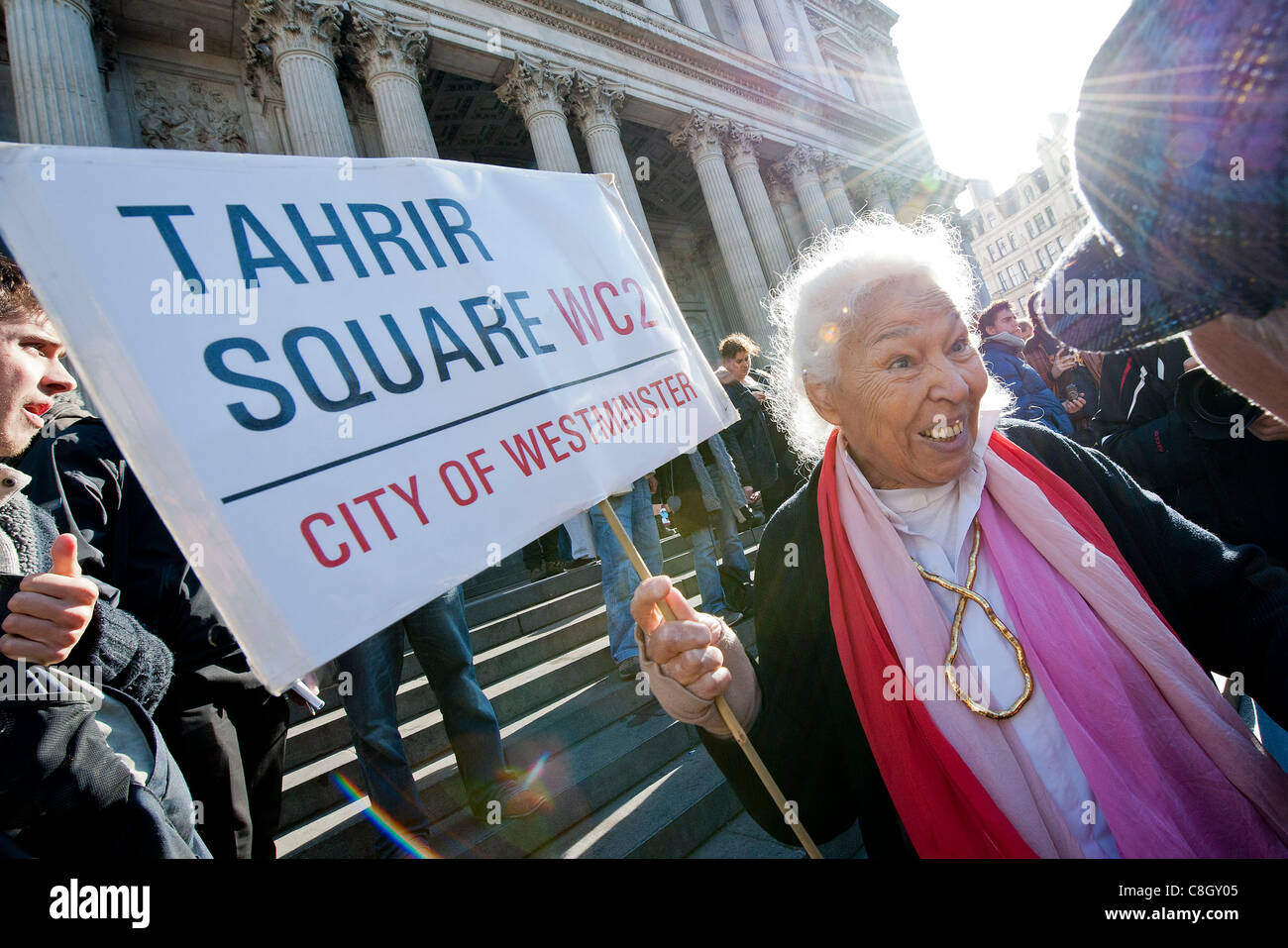 Nawal El Saadawi, an 80 year old feminist writer and veteran of Tahrir Square in Egypt, speaks at the Campsite of Occupy London Stock Photo