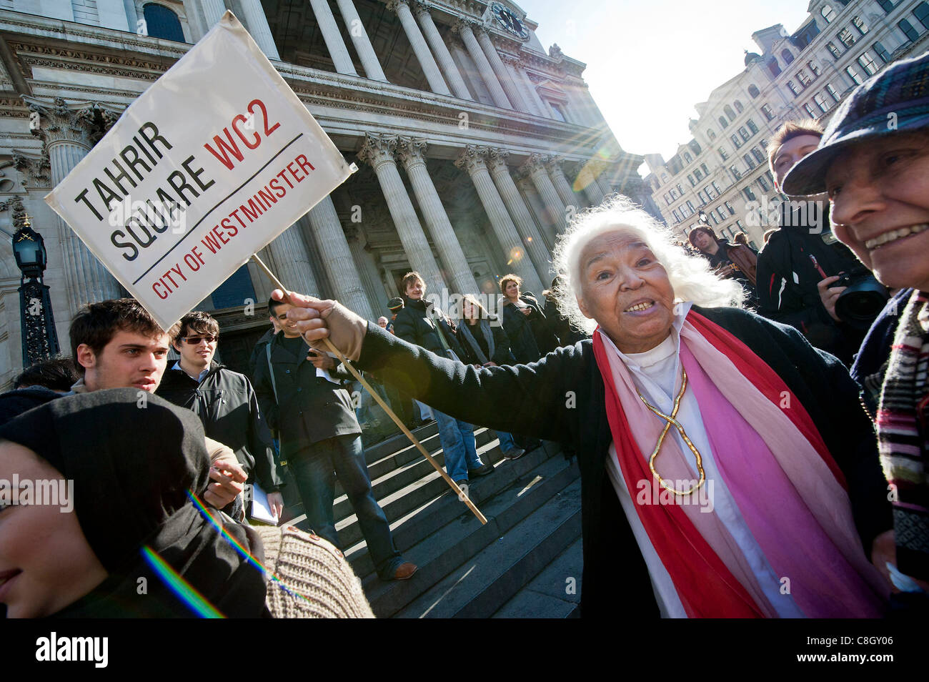Nawal El Saadawi, an 80 year old feminist writer and veteran of Tahrir Square in Egypt, speaks at the Campsite of Occupy London Stock Photo