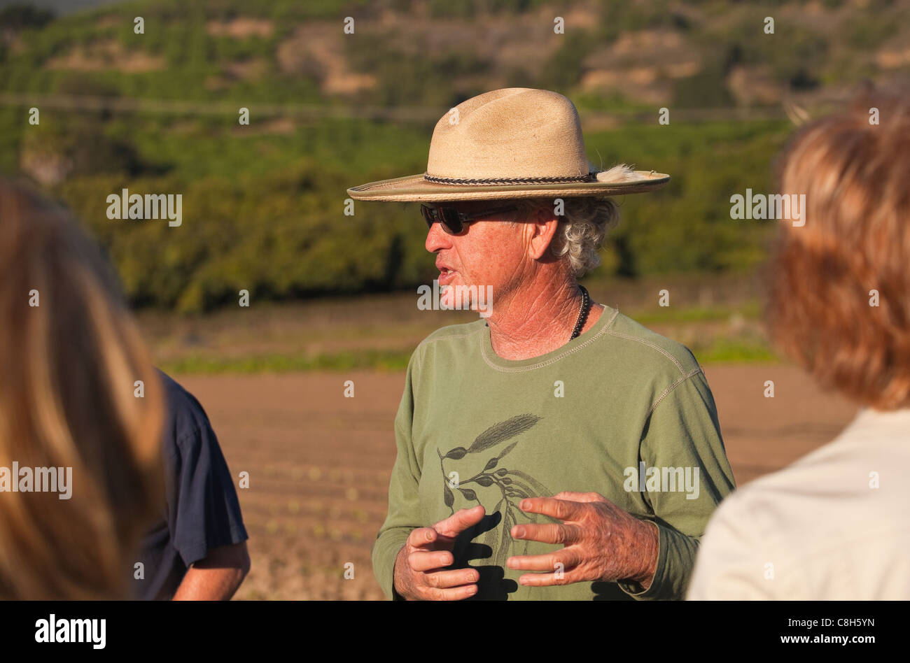 Tom Shephard discusses organic farming with a culinary class, Shephard Farm, Carpinteria, California, United States of America Stock Photo