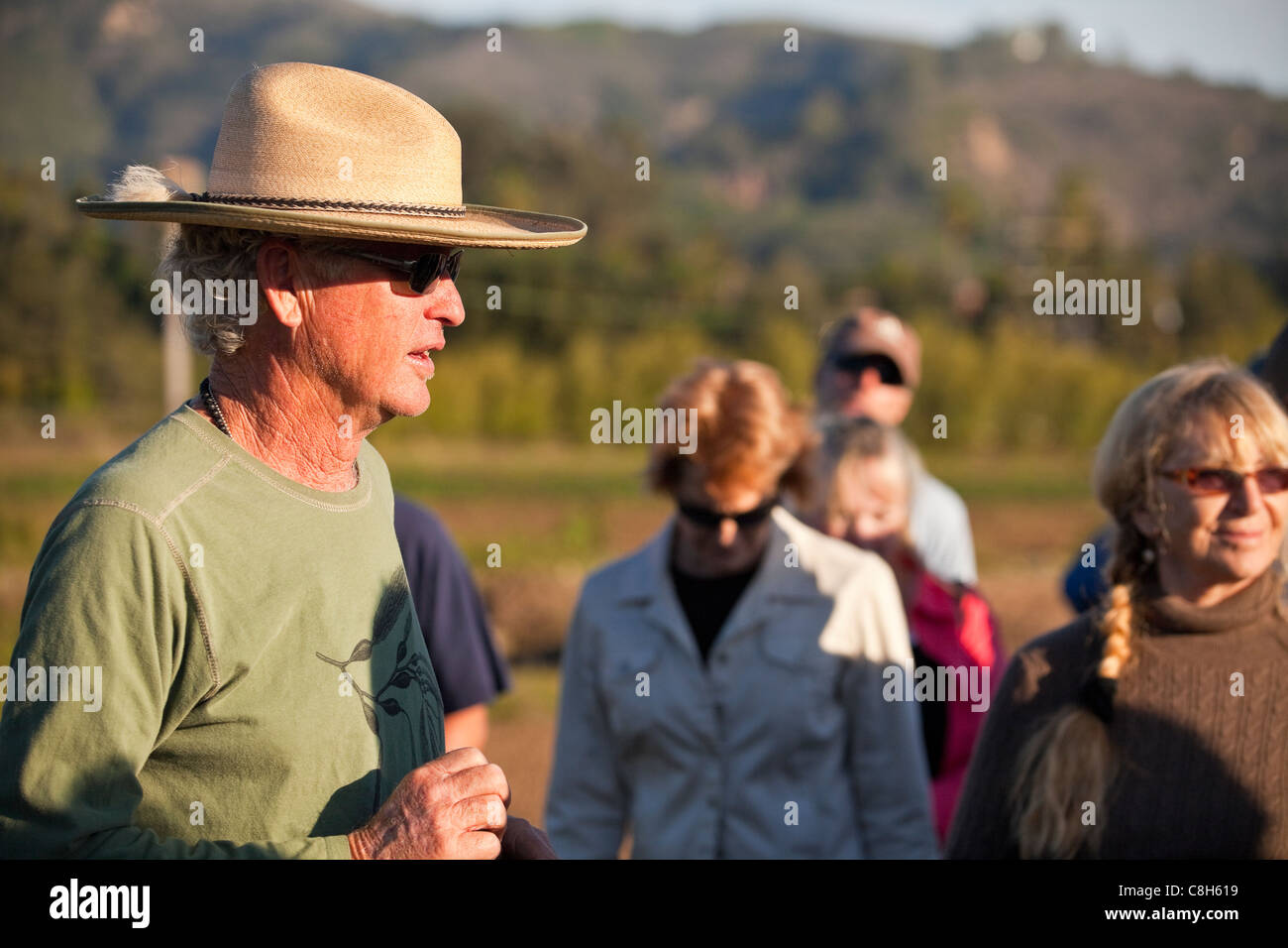 Tom Shephard discusses organic farming with a culinary class, Shephard Farm, Carpinteria, California, United States of America Stock Photo