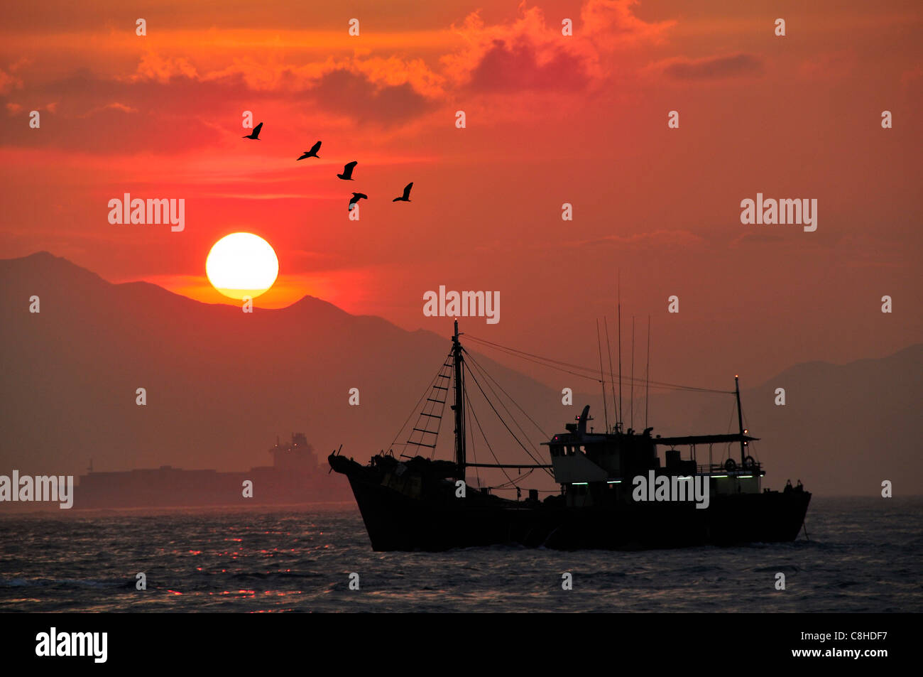 Chinese fishing ship ships boat hi-res stock photography and images - Alamy