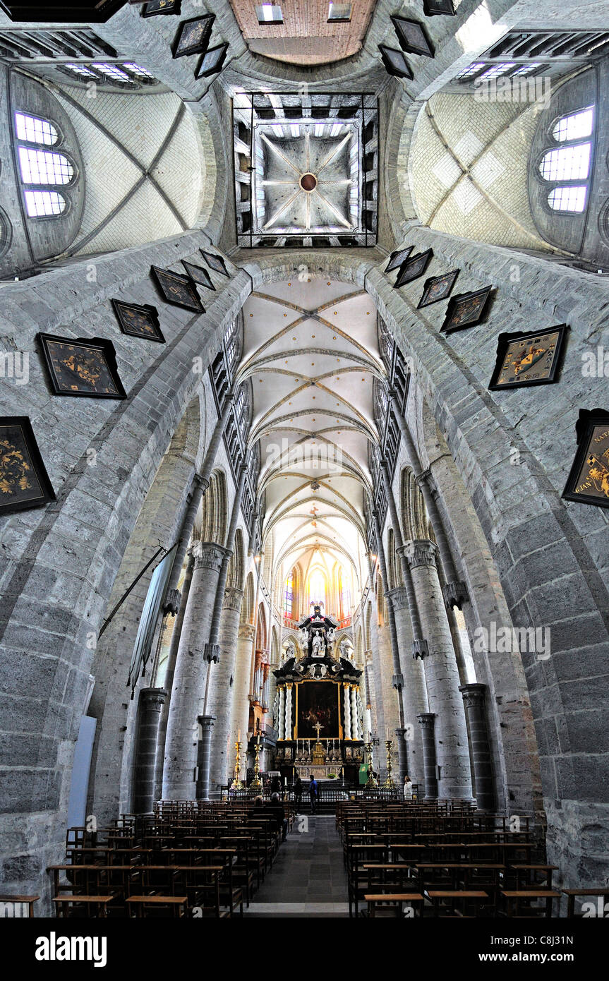 St nicholas church inside view hi-res stock photography and images - Alamy