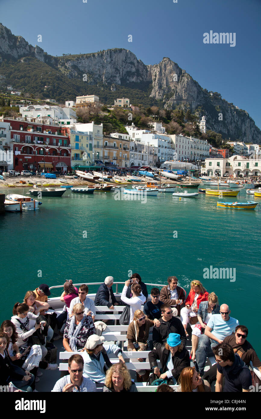 Ausflugsschiff, Campania, Capri, Golf von Neapel, Insel, Italien, Kampanien, Meer, Mittelmeer, Rundfahrt, Schiff, Schiffsausflug Stock Photo